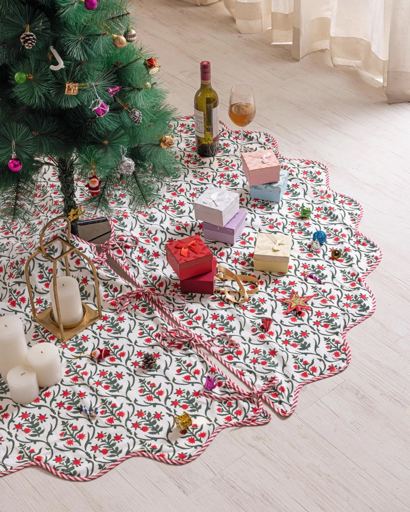 Red and Green Christmas Garland Tree Skirt, Red Floral Cotton Xmas Tree Decoration, Boho Farmhouse Decor