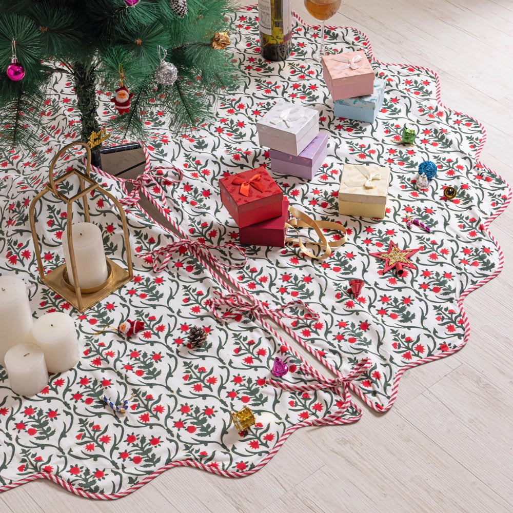 Red and Green Christmas Garland Tree Skirt, Red Floral Cotton Xmas Tree Decoration, Boho Farmhouse Decor